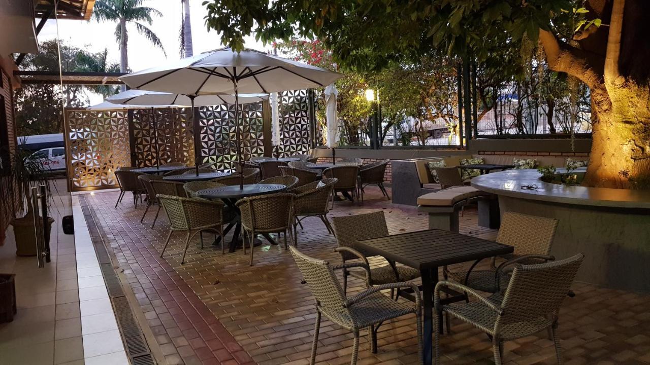 Hotel Das Palmeiras Paracatu Bagian luar foto