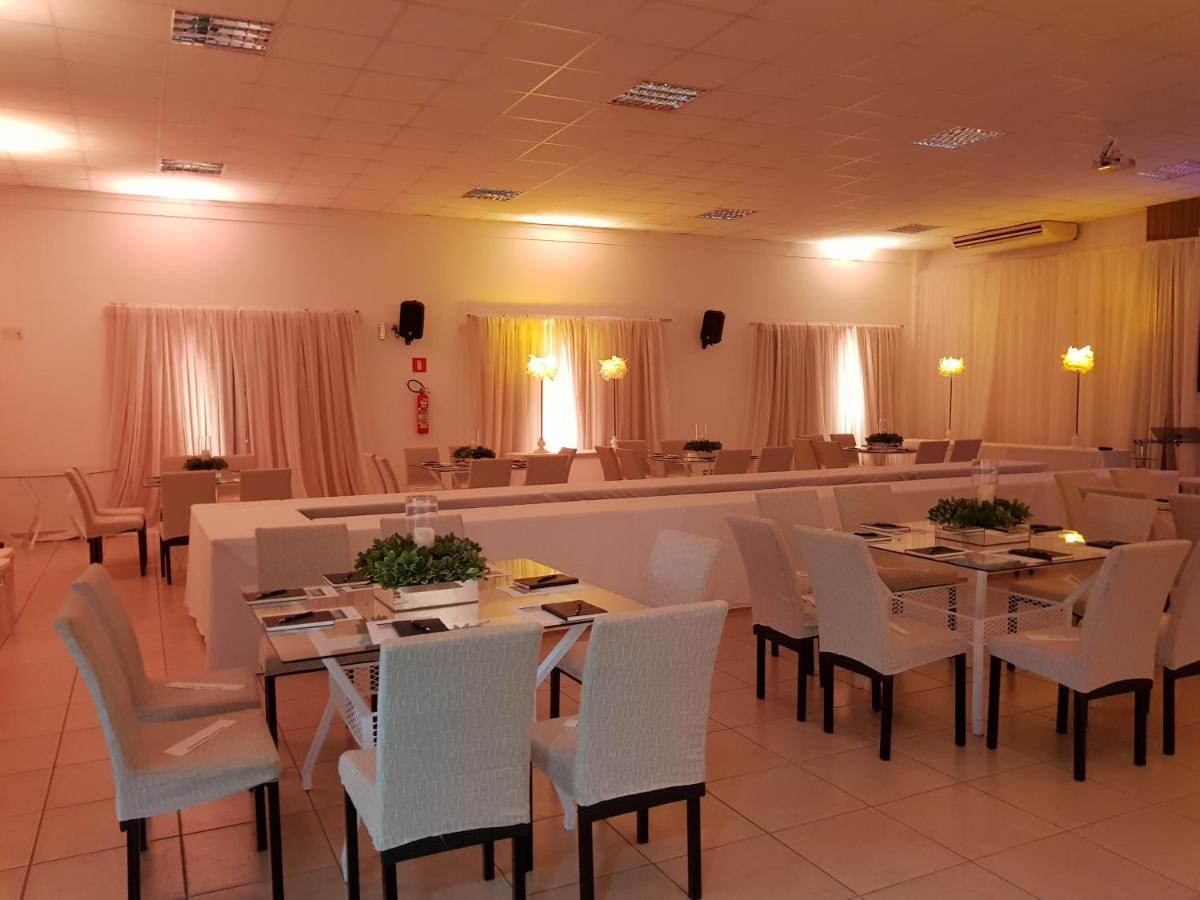 Hotel Das Palmeiras Paracatu Bagian luar foto