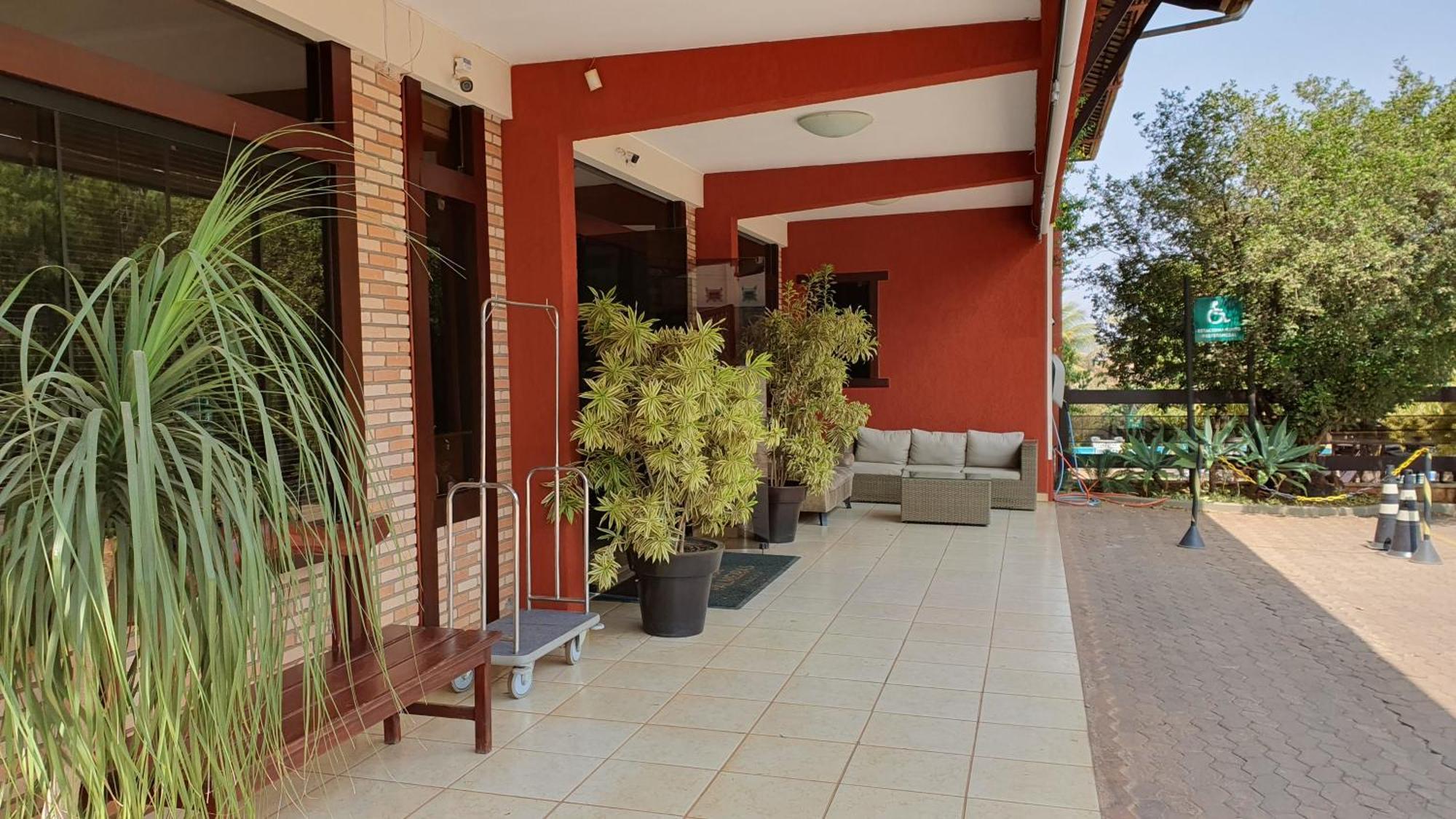Hotel Das Palmeiras Paracatu Bagian luar foto
