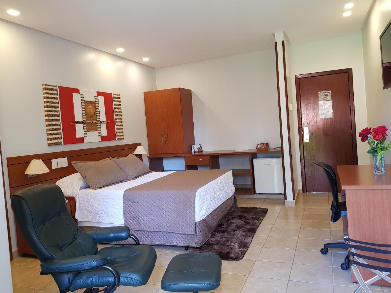 Hotel Das Palmeiras Paracatu Bagian luar foto
