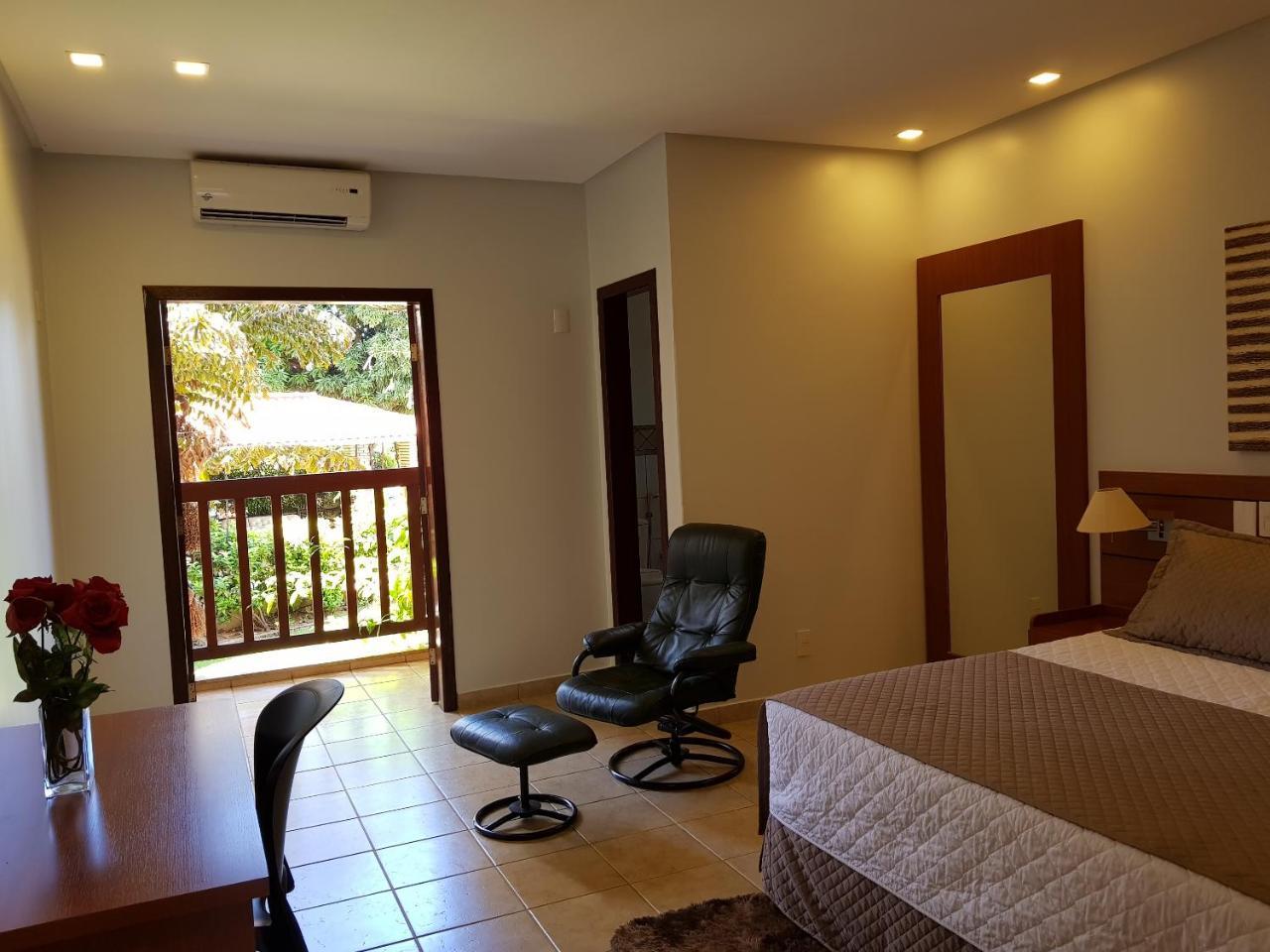 Hotel Das Palmeiras Paracatu Bagian luar foto